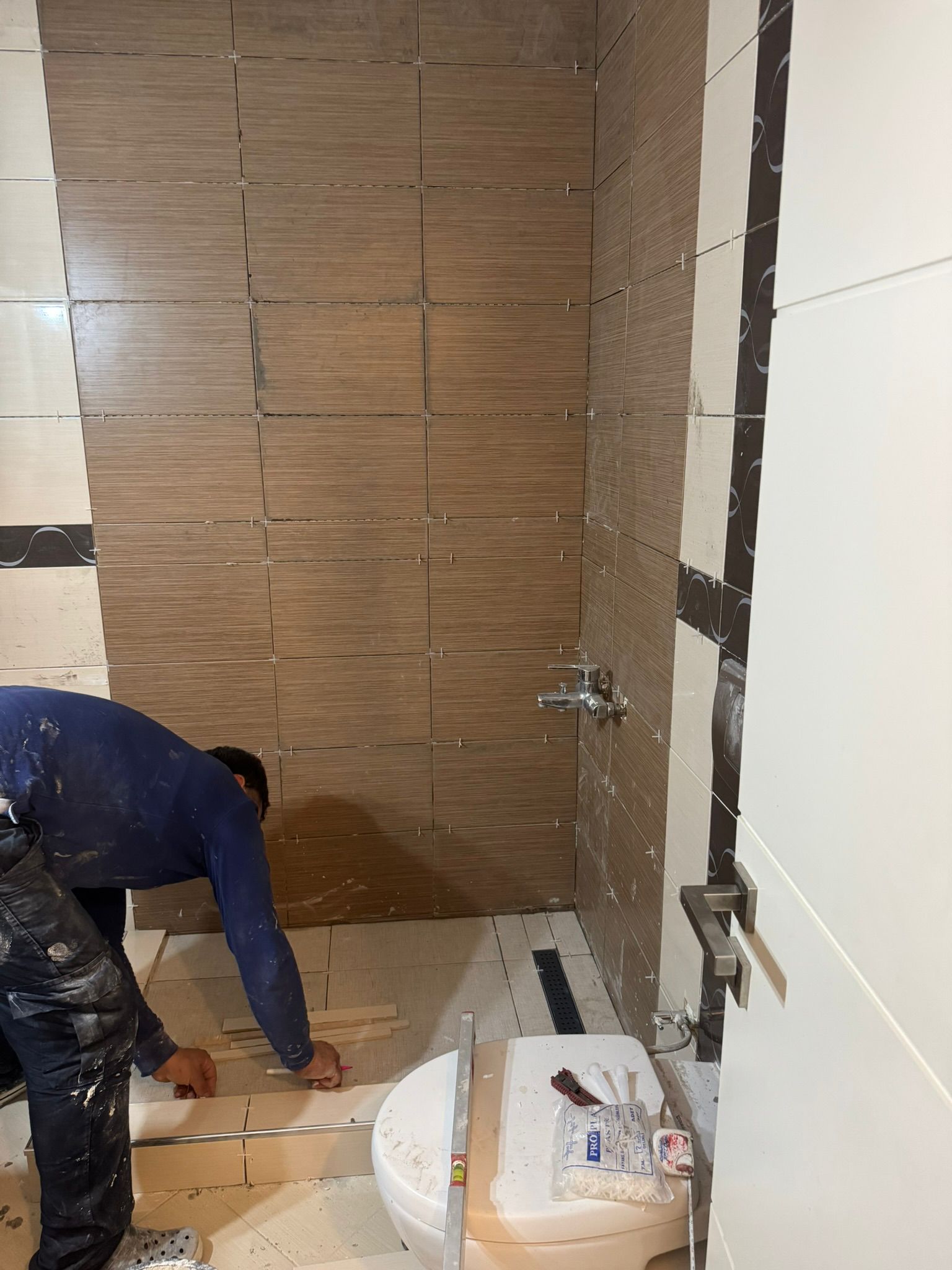 Banyo gider açma uygulaması ve akış doğrulama